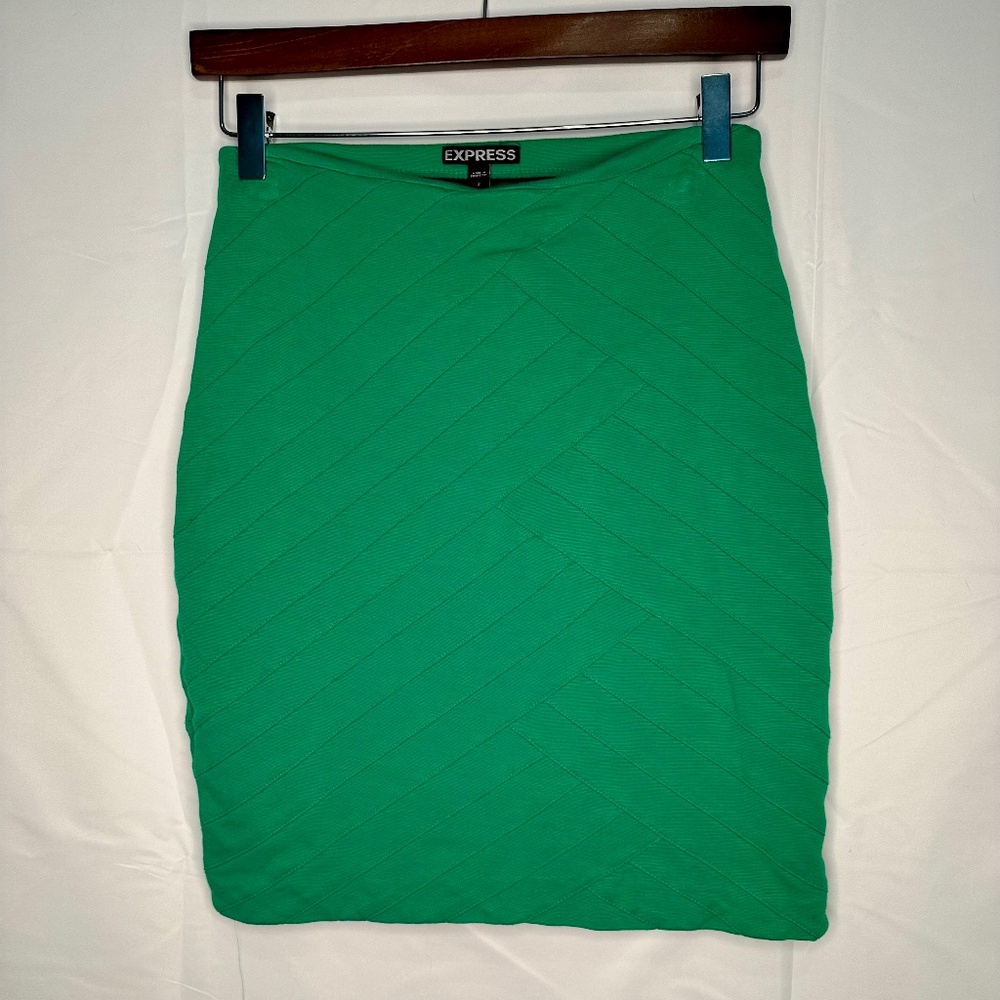 Express Green Stretch Skirt Size 2 Worn 1 time!!! Cook Geometric Pattern